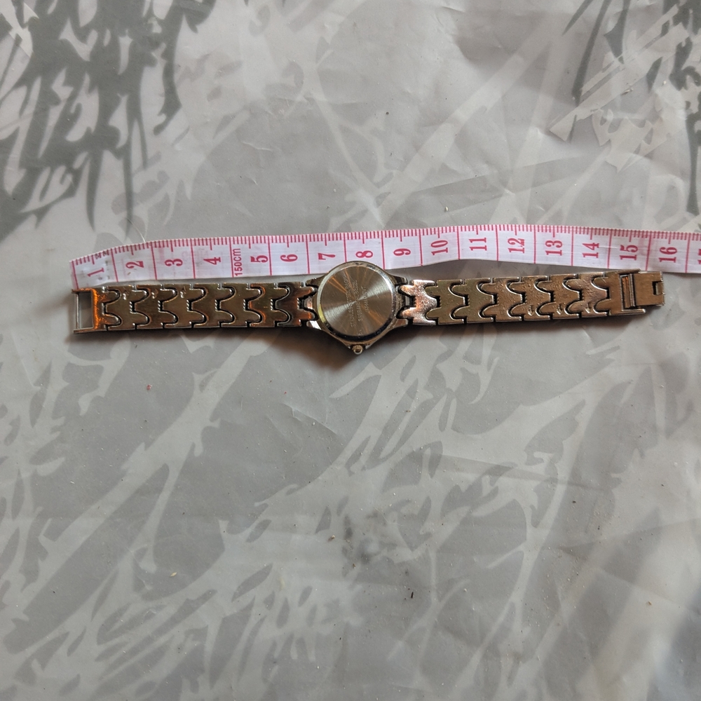 Source Unknown Gold Chain-Link Watch - Picture 6 of 6